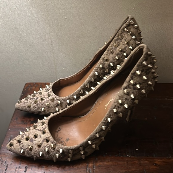BCBG spiked suede snake skin like high heels size 7.5, 37.5 - Picture 11 of 13